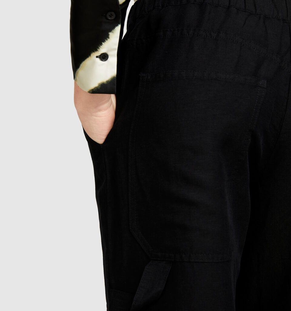 Linen blend cargo trousers - women's carrot fit trousers - Black | Sisley image number 5